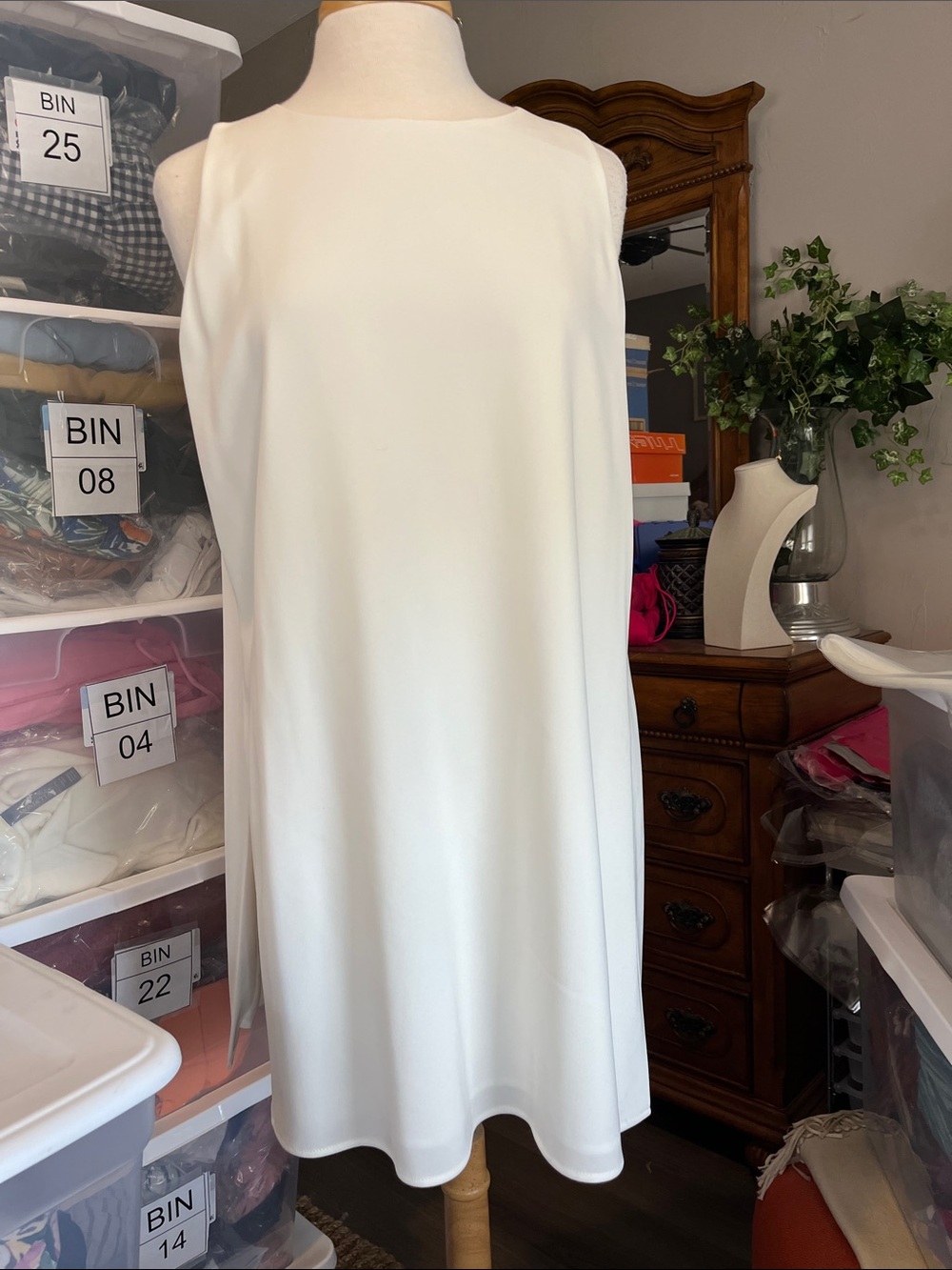 Worth Sleeveless White Shift Tunic